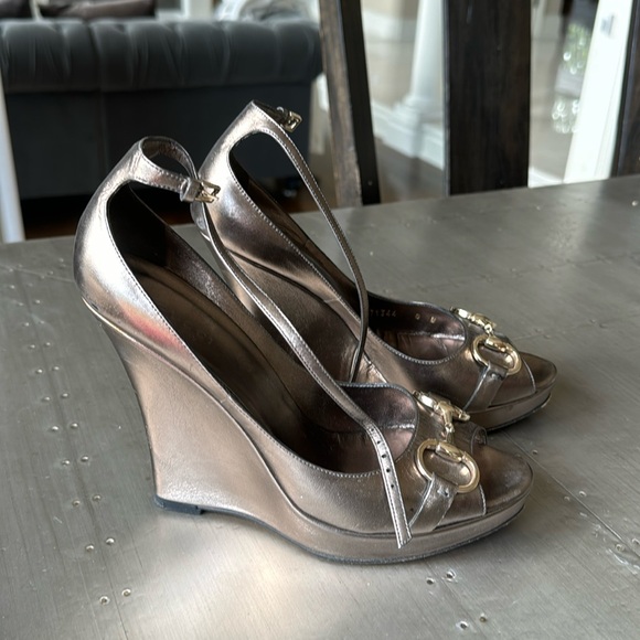 Gucci metallic silver bronze wedge sandal sz 8B - Picture 1 of 12